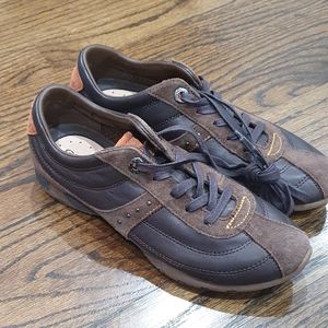 New Women's Geox Leather Sneaker Brown Size 5